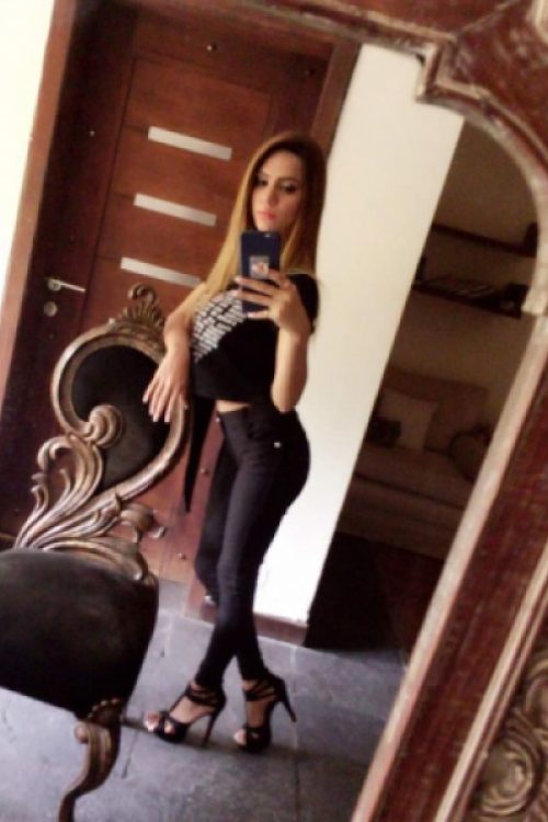 Blonde escort girl in Karachi